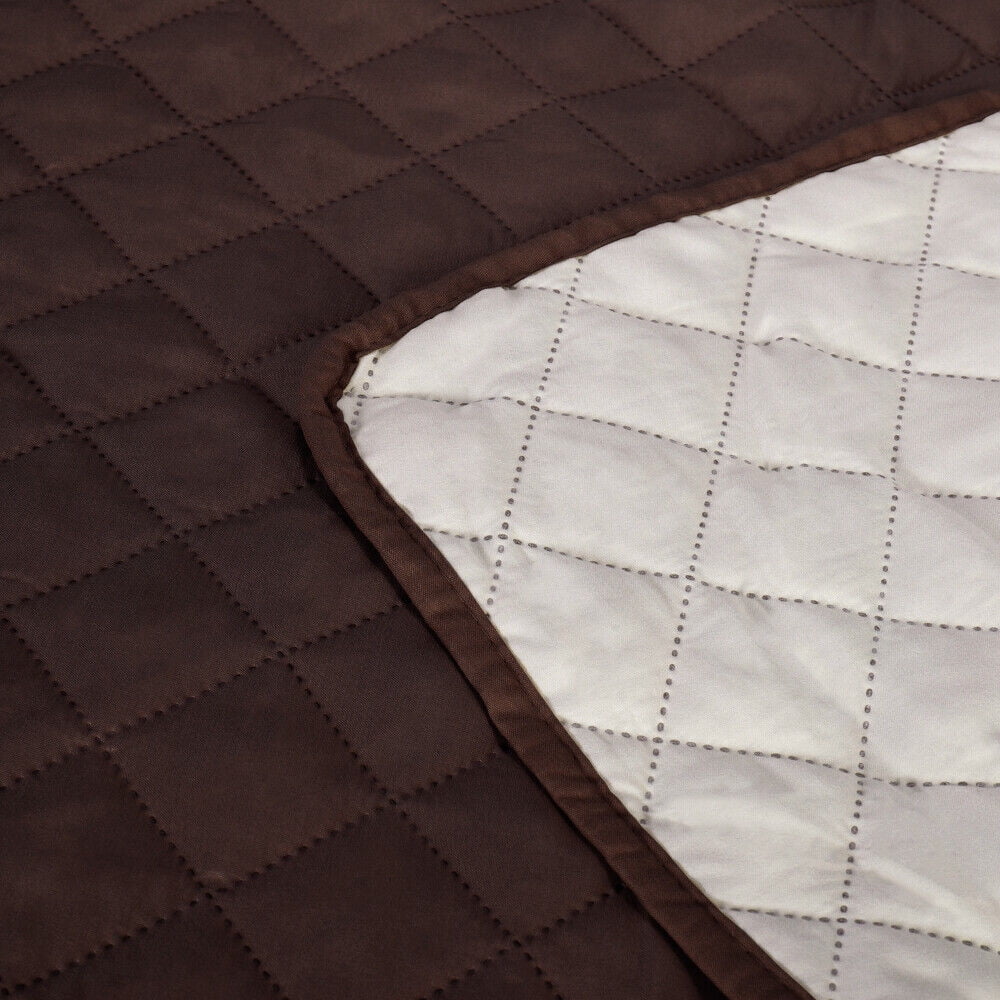 Reversible quilted fabric detail